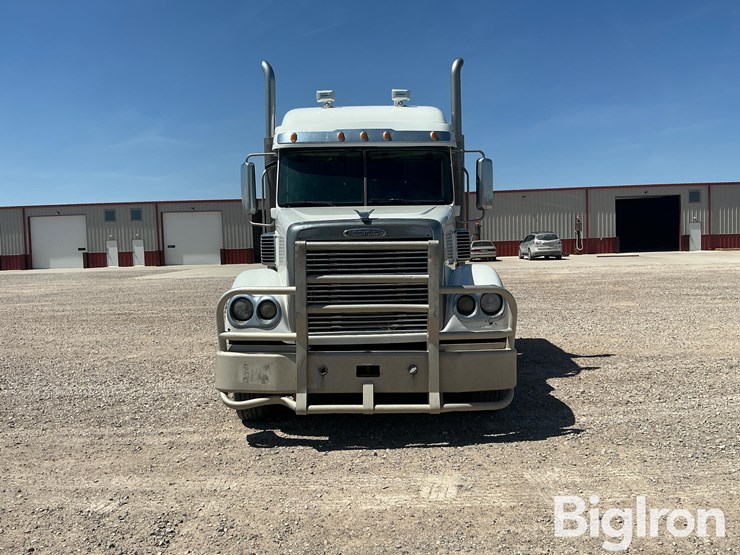 2012-freightliner-coronado-132-image-2