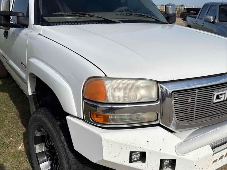 2002-gmc-2500-image-15