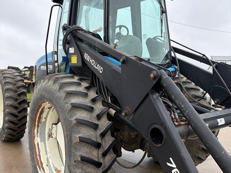 new-holland-tv140-image-21