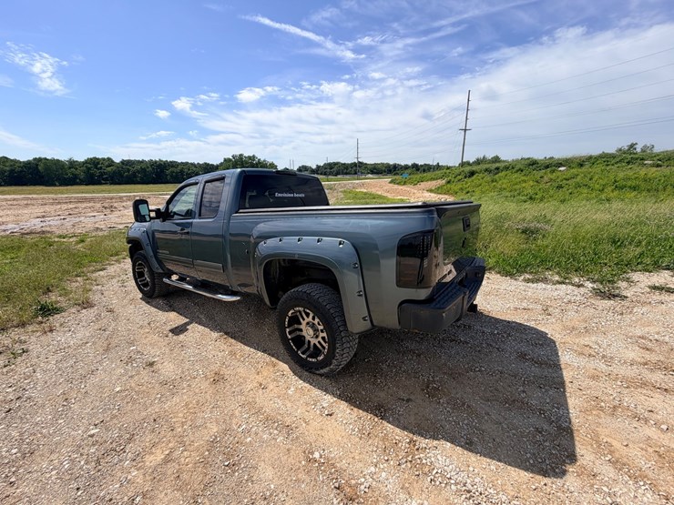 #24066-•-2011-chevrolet-silverado-pickup-truck-image-5