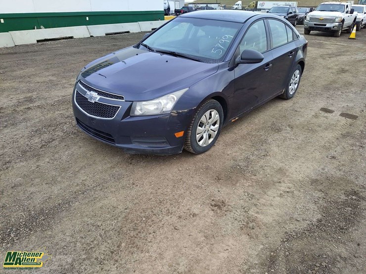 2014-chevrolet-cruze-2ls-4dr-sedan-image-1