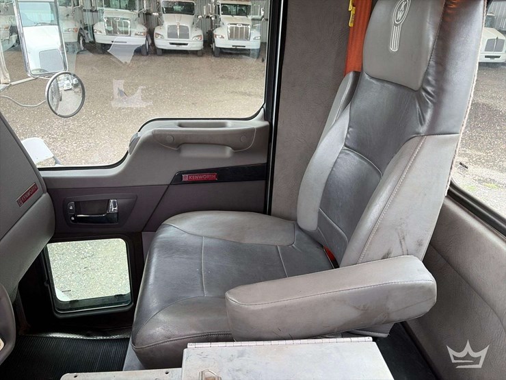 2011-kenworth-t300-image-15