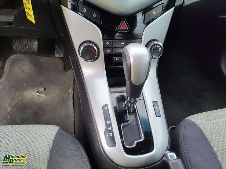 2014-chevrolet-cruze-2ls-4dr-sedan-image-23