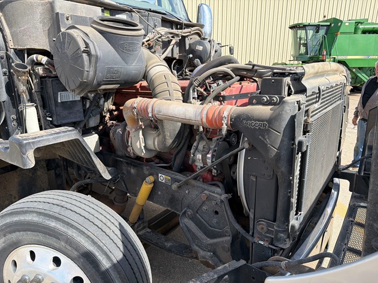 2009-peterbilt-387-image-57