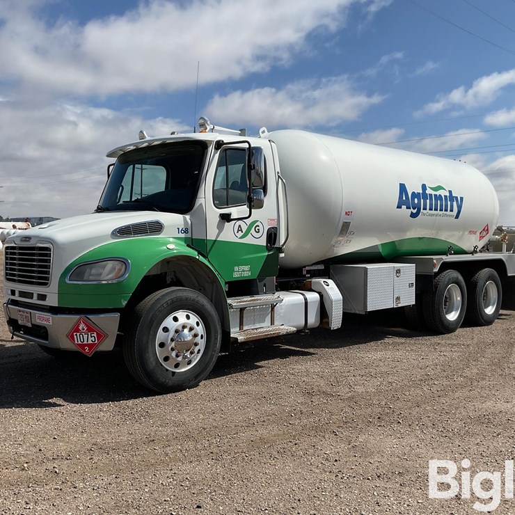 2014 FREIGHTLINER M2 106