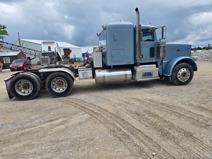 2011-peterbilt-388-image-25