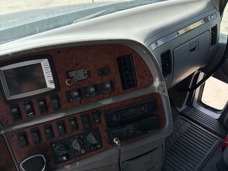 2009-peterbilt-387-image-55