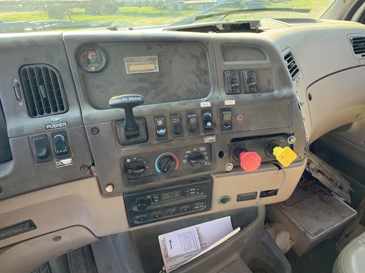 2003-sterling-lt9500-image-43