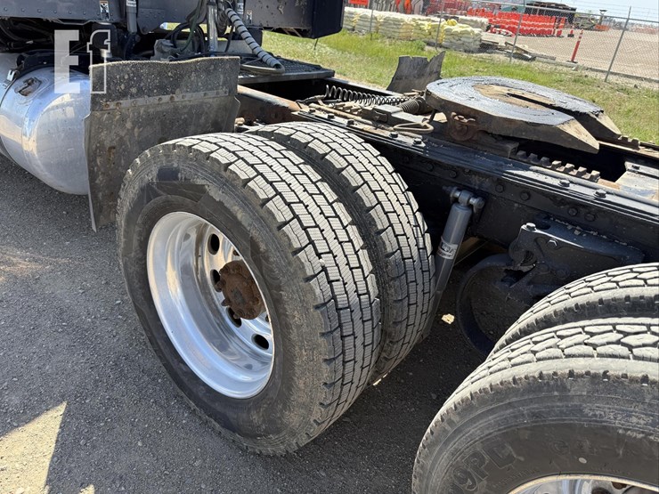 2009-peterbilt-386-image-41