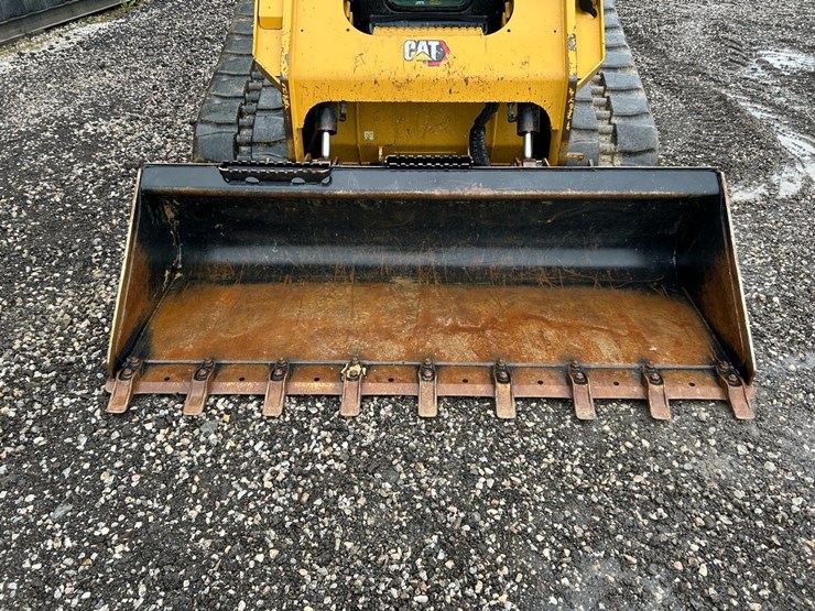 2023-caterpillar-279d3-image-9
