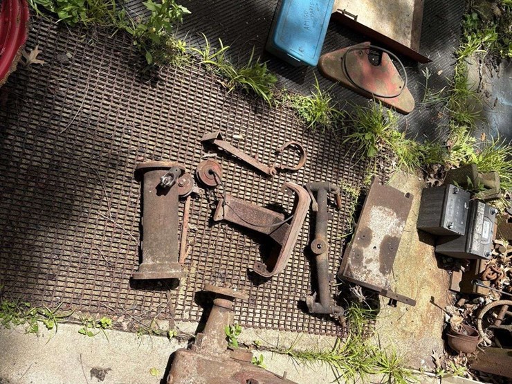 amigo-77-parts-tractor-image-2