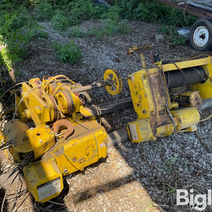 R M Materials Handling X2-5-18 Shop Crane