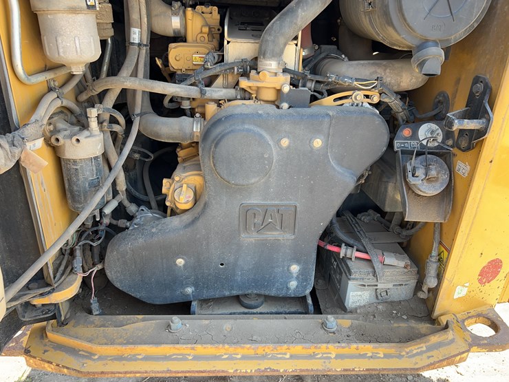 2018-caterpillar-299d2-image-16