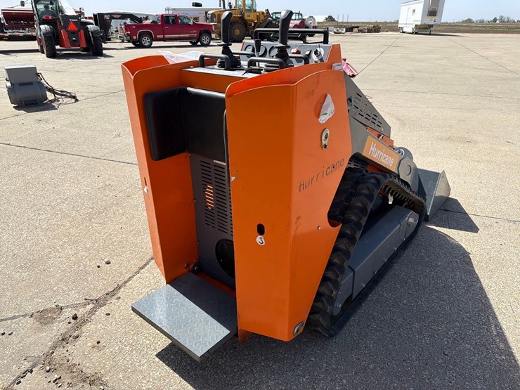 hurricane-stand-behind-skidloader-image-4