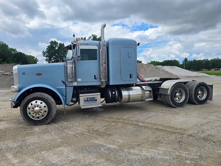 2013-peterbilt-388-image-7
