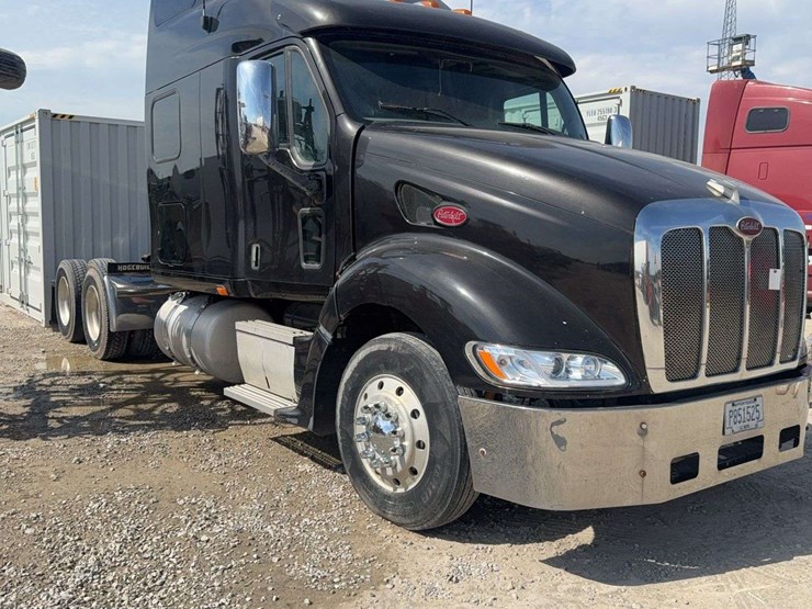 2009-peterbilt-387-image-1