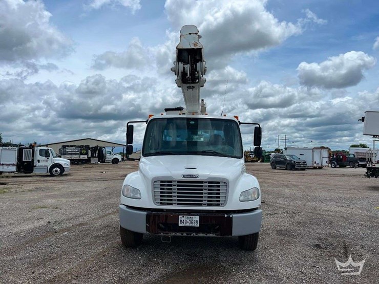 2015-freightliner-m2-106-image-3