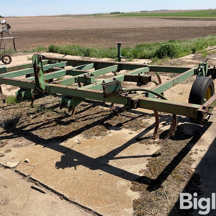 JOHN DEERE 1610