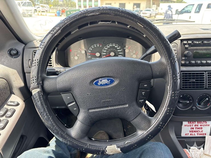 2005-ford-explorer-image-14
