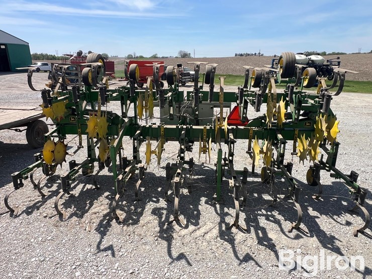 john-deere-845-image-6