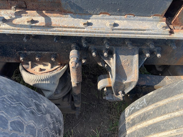 2000-mack-ch613-image-40