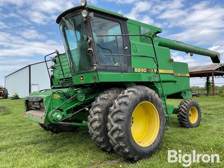 1988-john-deere-8820-titan-ii-image-1