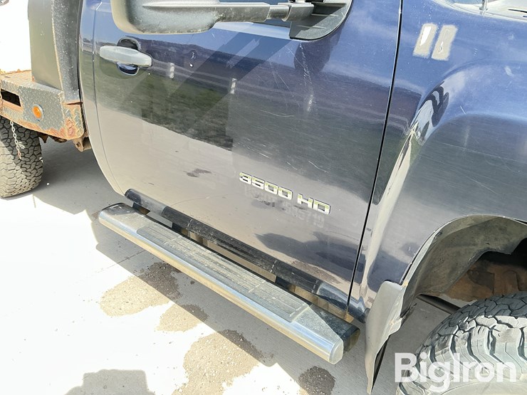 2012-chevrolet-3500hd-image-12