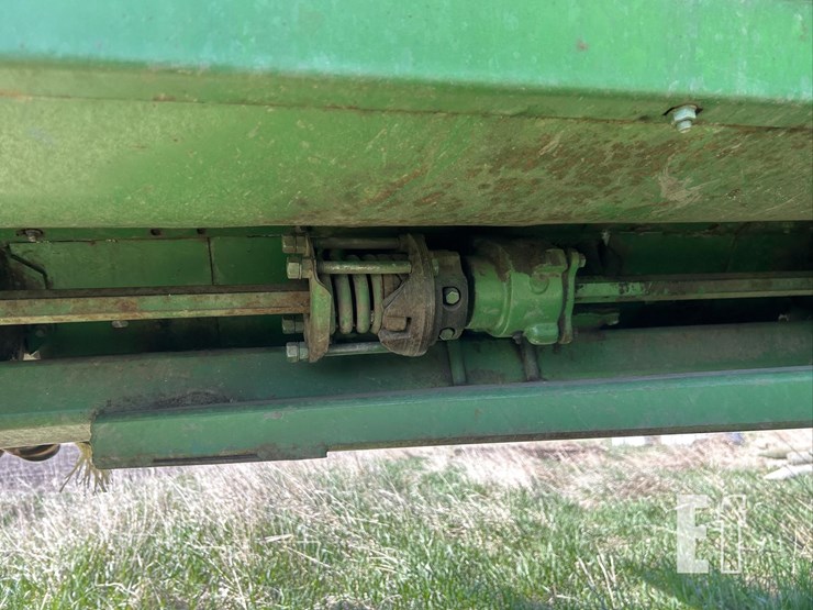 1982-john-deere-843-image-6