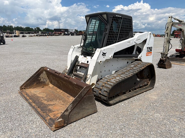 2009-bobcat-t250-image-1