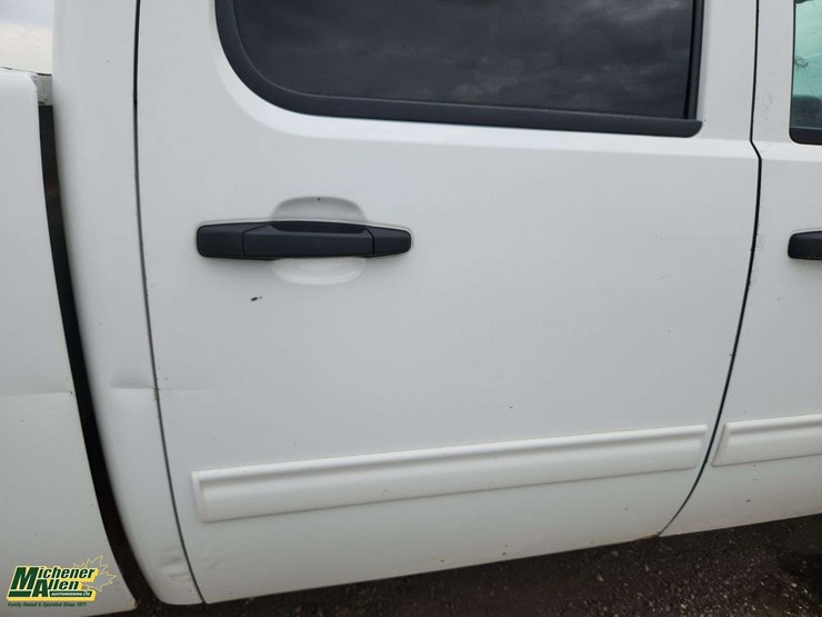 2012-chevrolet-silverado-3500hd-image-43