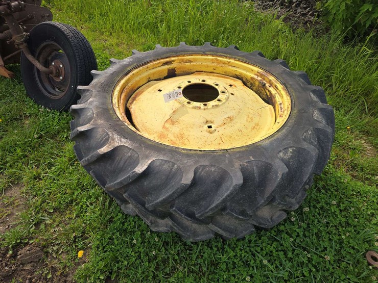 john-deere-b-image-1