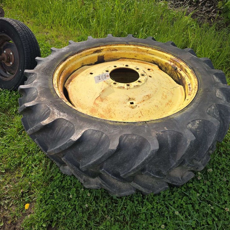 JOHN DEERE B