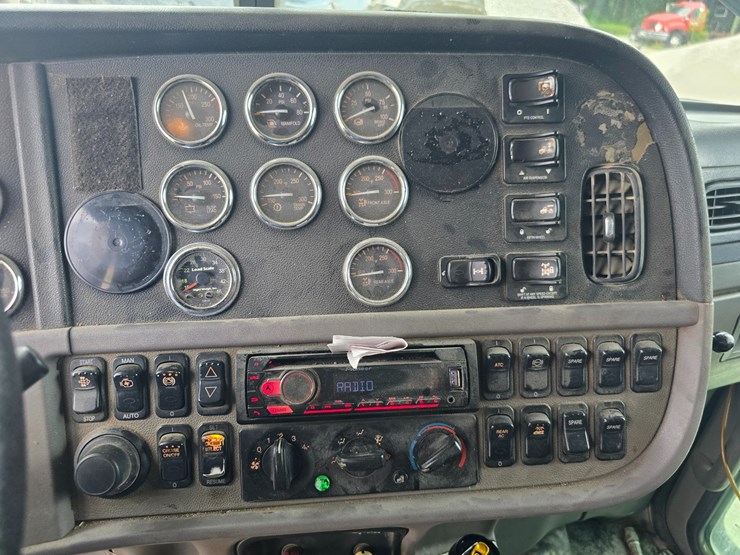 2013-peterbilt-388-image-62