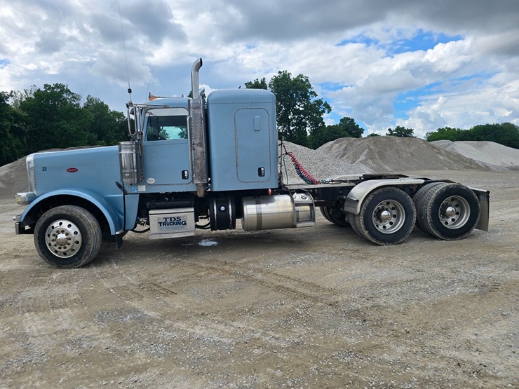 2013-peterbilt-388-image-8