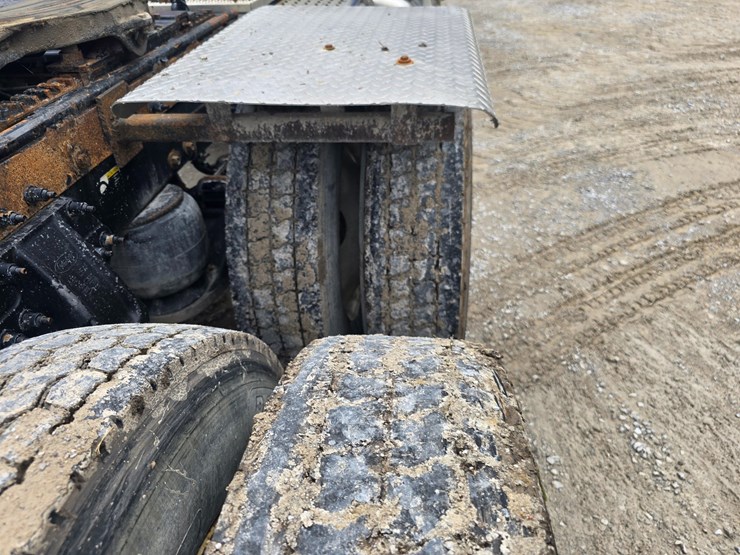 2011-peterbilt-388-image-85
