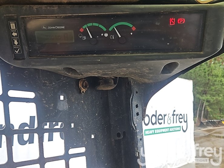 2018-deere-317g-image-28