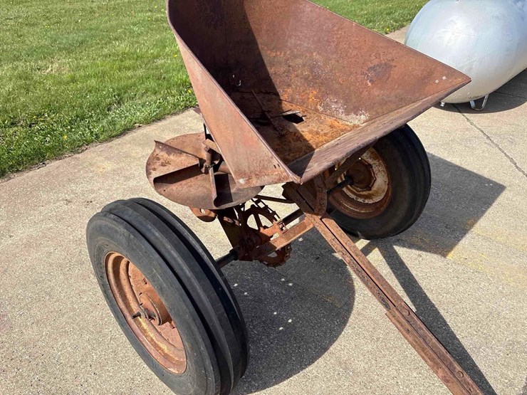 pull-type-seeder-image-10