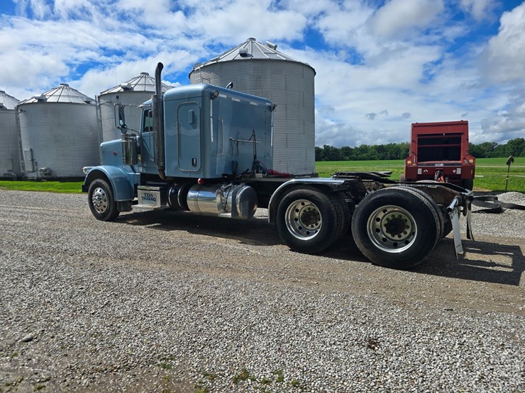 2013-peterbilt-388-image-11