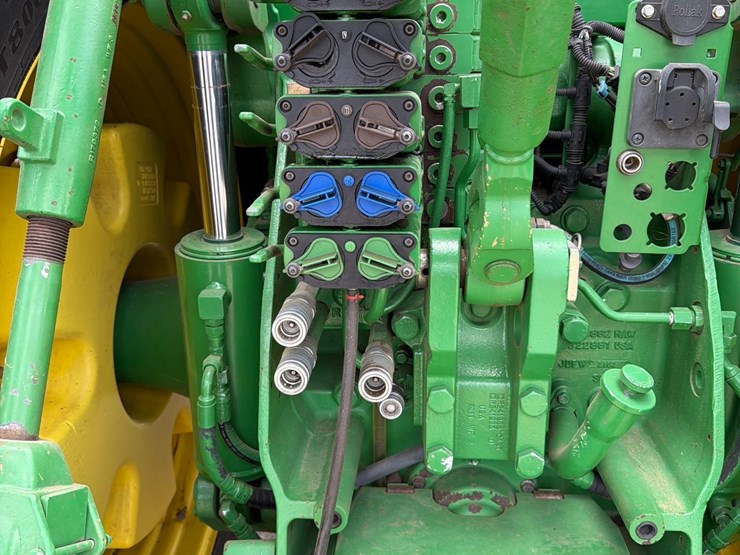 2012-john-deere-8310r-image-26