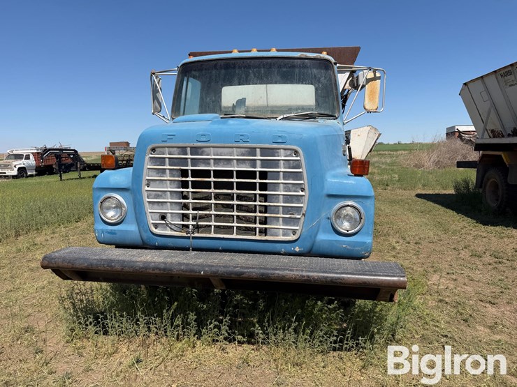 1980-ford-700-image-2