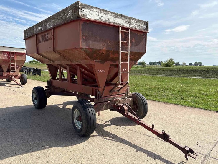 lundell-350-bushel-gravity-wagon-image-2