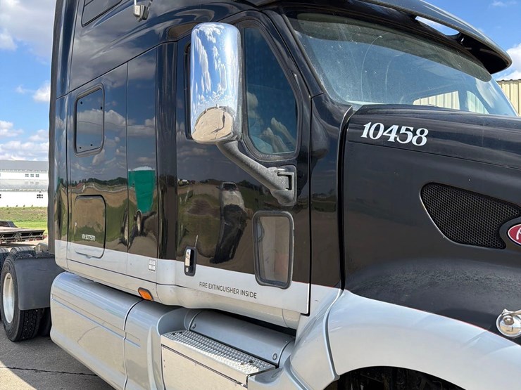2009-peterbilt-387-image-18