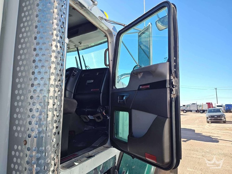 2012-kenworth-t800-image-39