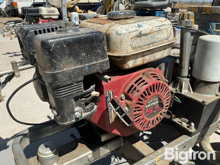 2004-graco-line-driver-6900-ride-on-striping-system-image-9