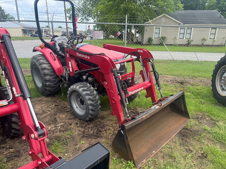 mahindra-2538-hst-image-2