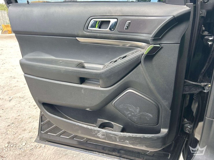 2017-ford-explorer-image-6