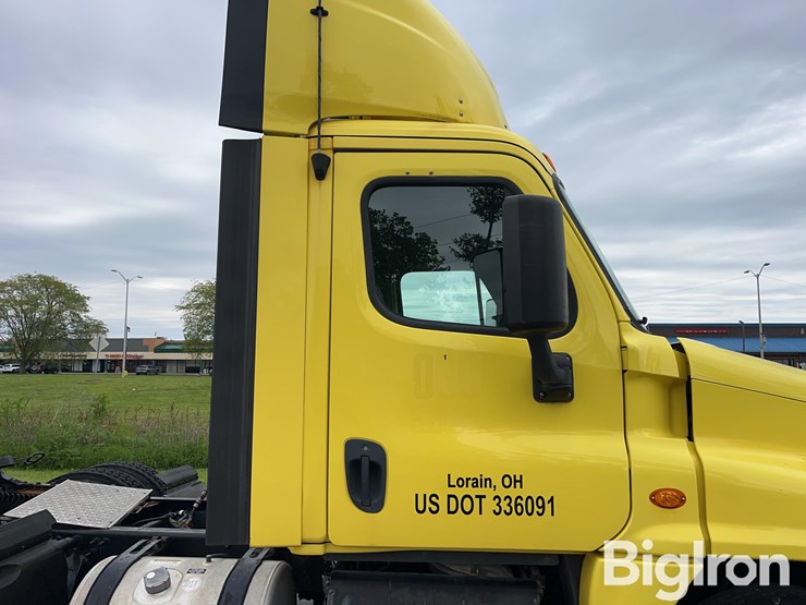 2016-freightliner-cascadia-125-image-17