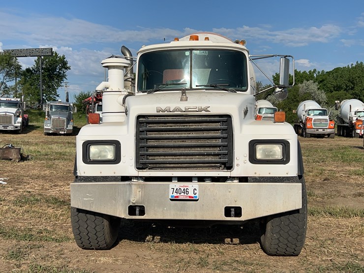 2001-mack-rd600-image-2