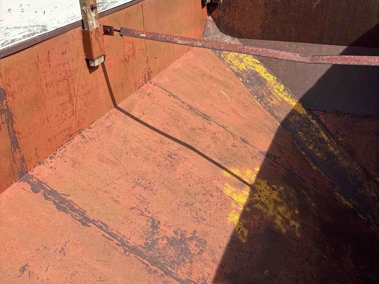 lundell-350-bushel-gravity-wagon-image-23