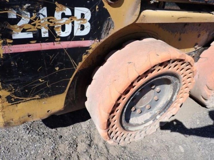 2006-caterpillar-216b-image-38